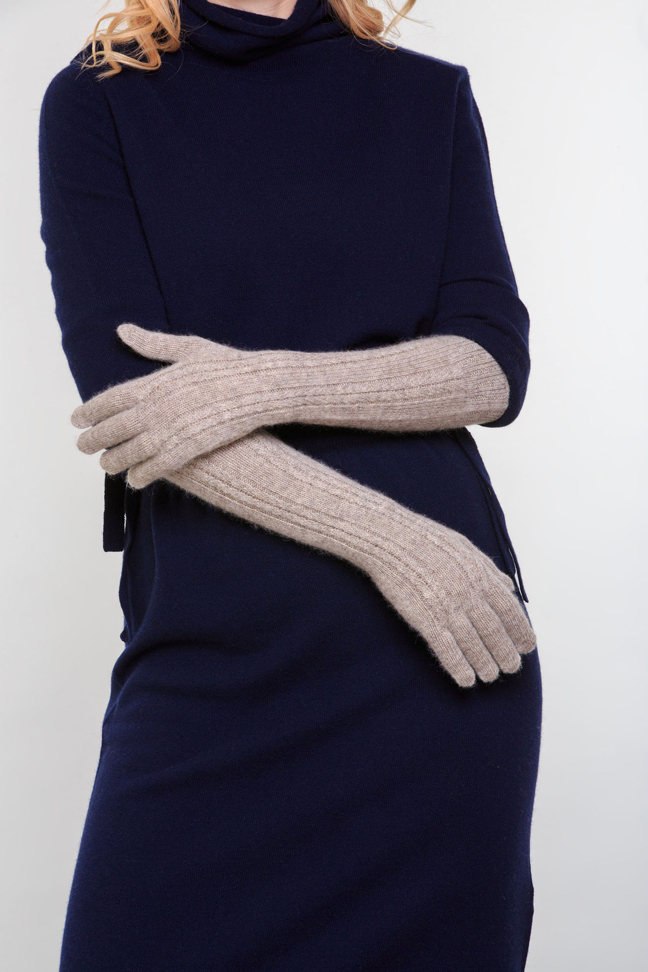Длинные перчатки из пуха яка купить с быстрой доставкой | KHAN Cashmere ...